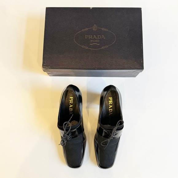 Prada Vintage 90's shoes. Iconic black patent leather.Size 39.5